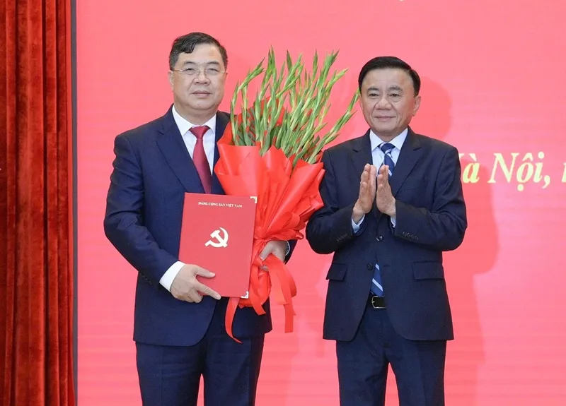 tieu su pham gia tuc