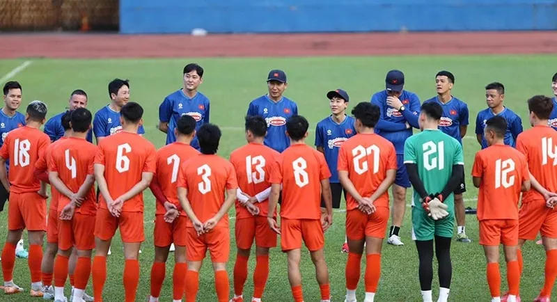 1 doi bong da co bao nhieu nguoi