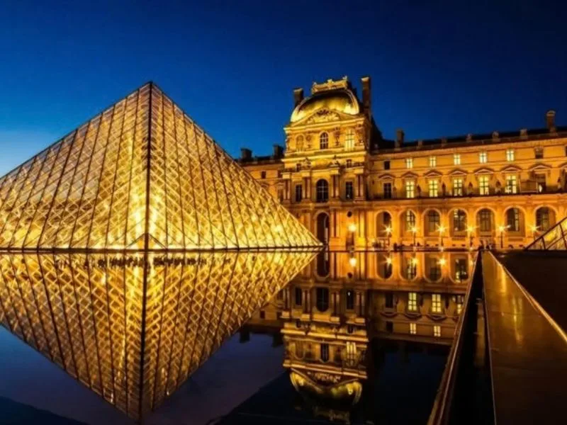 bao tang louvre co gi kham pha lich su kien truc va nhung kiet tac noi tieng