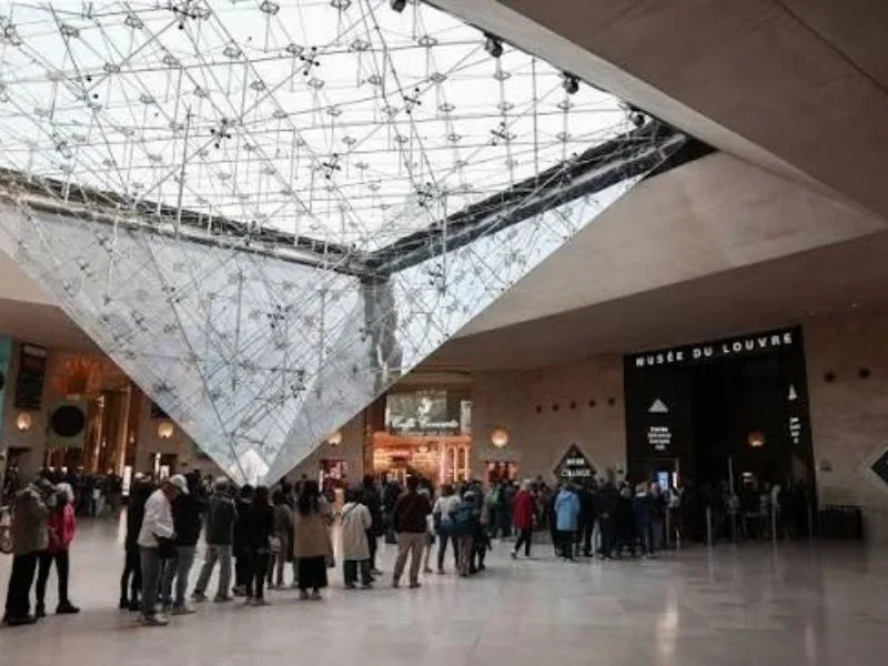 bao tang louvre co gi kham pha lich su kien truc va nhung kiet tac noi tieng