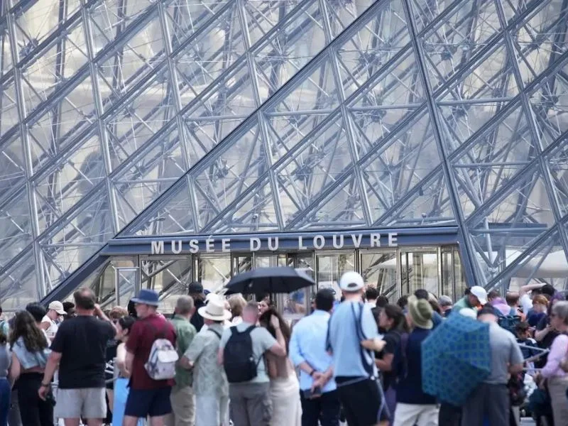 bao tang louvre co gi kham pha lich su kien truc va nhung kiet tac noi tieng