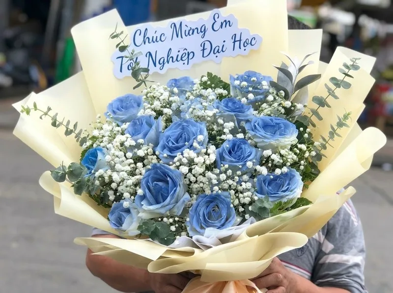 Bó hoa hồng xanh phù hợp làm quà sinh nhật, tốt nghiệp và kỷ niệm.